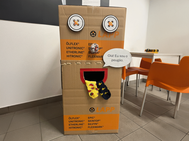 Peugão Solidário: Transformando meias em sorrisos