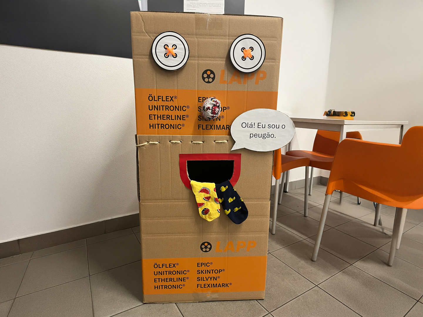 Peugão Solidário: Transformando meias em sorrisos