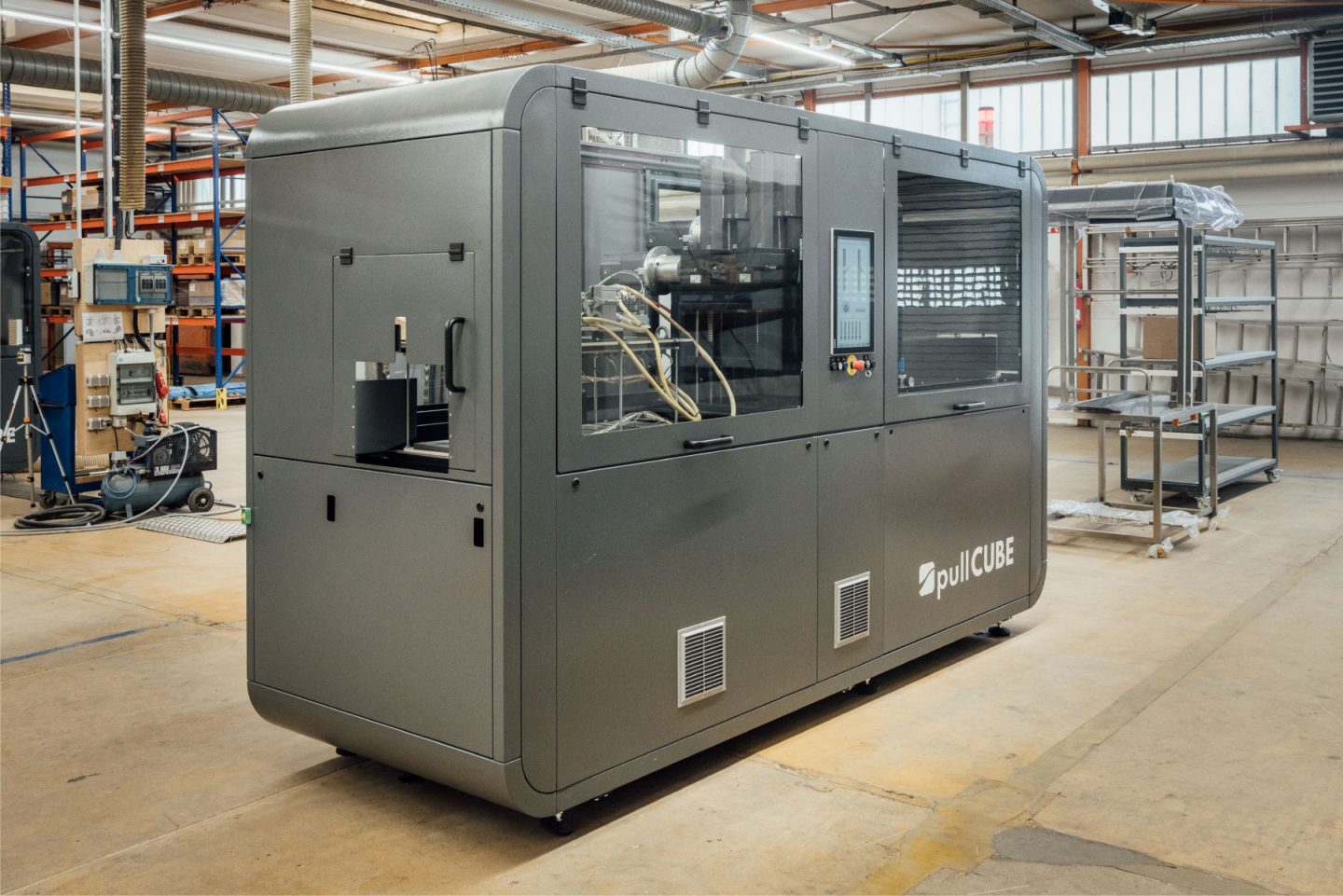 Com 3,5 metros, o pullCUBE é a máquina de pultrusão mais curta do mundo.